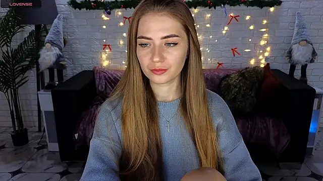 Snapshot of Adelyna_Bird chatting on December 29, 7:17 am Adelyna Bird online show from December 29, 7:17 am