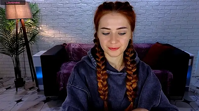 Snapshot of Adelyna_Bird chatting on February 3, 7:40 am Adelyna Bird online show from February 3, 7:40 am