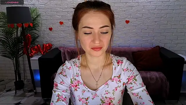 Snapshot of Adelyna_Bird chatting on February 9, 6:54 am Adelyna Bird online show from February 9, 6:54 am