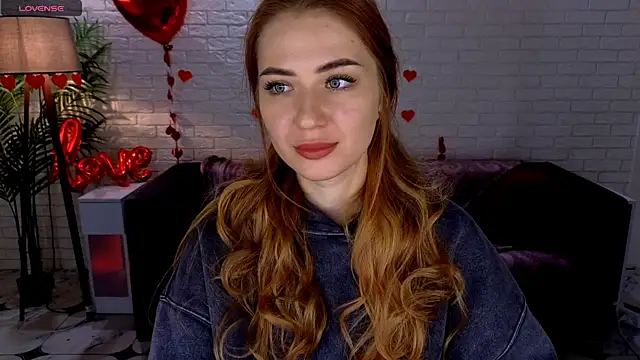 Snapshot of Adelyna_Bird chatting on February 16, 7:15 am Adelyna Bird online show from February 16, 7:15 am