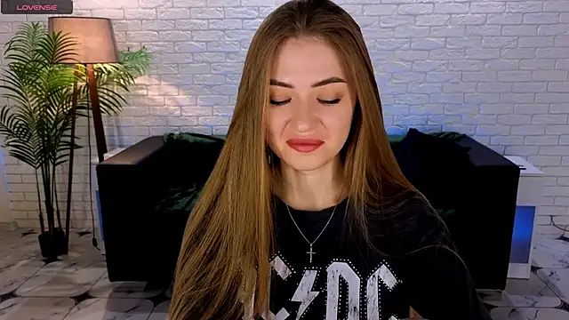 Snapshot of Adelyna_Bird chatting on March 9, 7:23 am Adelyna Bird online show from March 9, 7:23 am