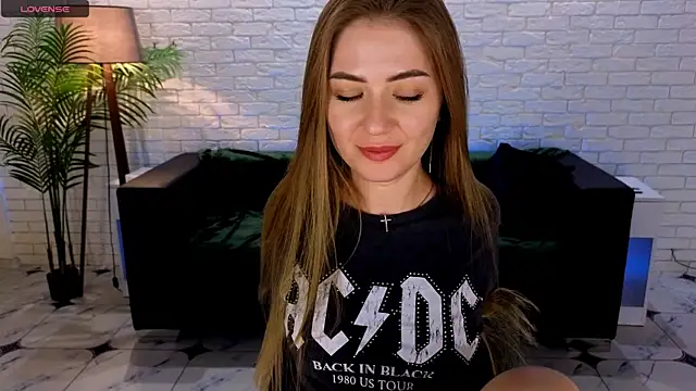 Snapshot of Adelyna_Bird chatting on March 9, 11:58 am Adelyna Bird online show from March 9, 11:58 am