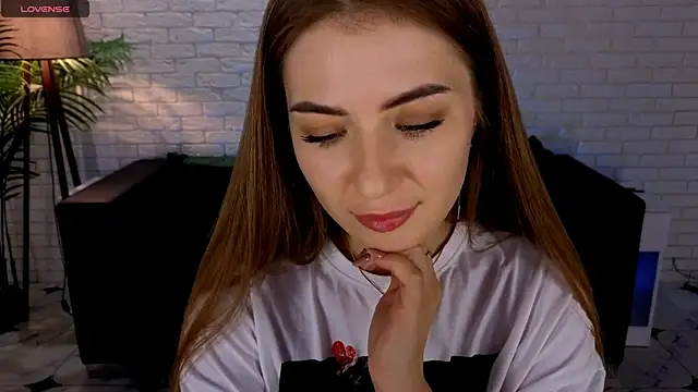 Snapshot of Adelyna_Bird chatting on March 16, 10:55 am Adelyna Bird online show from March 16, 10:55 am