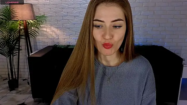 Snapshot of Adelyna_Bird chatting on March 20, 10:43 am Adelyna Bird online show from March 20, 10:43 am