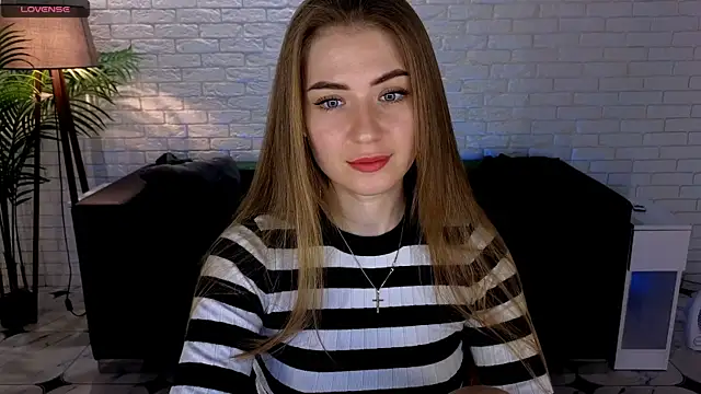 Snapshot of Adelyna_Bird chatting on March 23, 7:20 am Adelyna Bird online show from March 23, 7:20 am