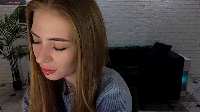 Snapshot of Adelyna_Bird chatting on October 3, 6:32 am Adelyna Bird online show from October 3, 6:32 am