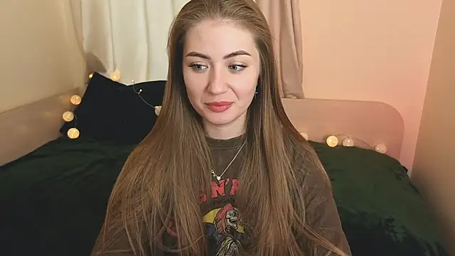 Snapshot of Adelyna_Bird chatting on December 1, 8:30 am Adelyna Bird online show from December 1, 8:30 am