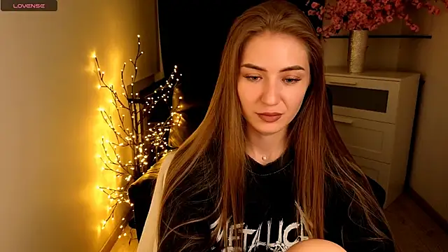Adelyna Bird online show from June 7, 6:28 am
