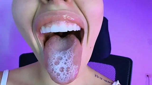 Snapshot of lisbet21x chatting on October 30, 10:32 pm lisbet21x online show from October 30, 10:32 pm