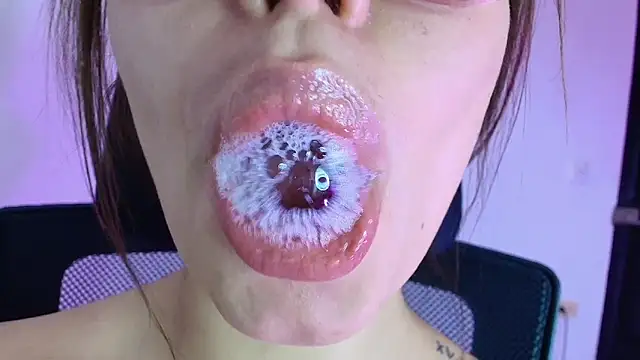 Snapshot of lisbet21x chatting on November 24, 10:31 pm lisbet21x online show from November 24, 10:31 pm