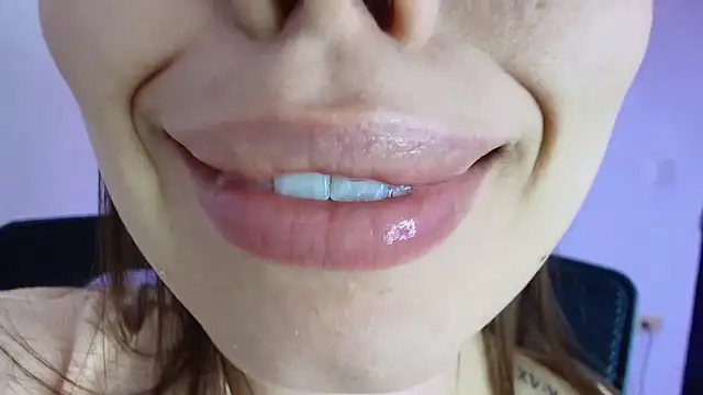 Snapshot of lisbet21x chatting on December 15, 9:30 pm lisbet21x online show from December 15, 9:30 pm