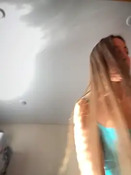 Snapshot of EvaCatt chatting on December 19, 4:23 am EvaCatt online show from December 19, 4:23 am