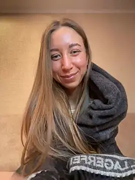 Snapshot of EvaCatt chatting on December 31, 7:20 am EvaCatt online show from December 31, 7:20 am