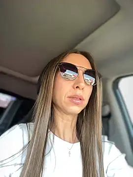 Snapshot of EvaCatt chatting on March 16, 6:20 am EvaCatt online show from March 16, 6:20 am