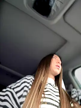 Snapshot of EvaCatt chatting on November 12, 4:02 am EvaCatt online show from November 12, 4:02 am