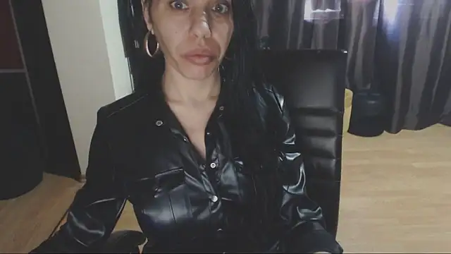 Snapshot of GoldenSasha chatting on February 26, 5:50 pm GoldenSasha online show from February 26, 5:50 pm