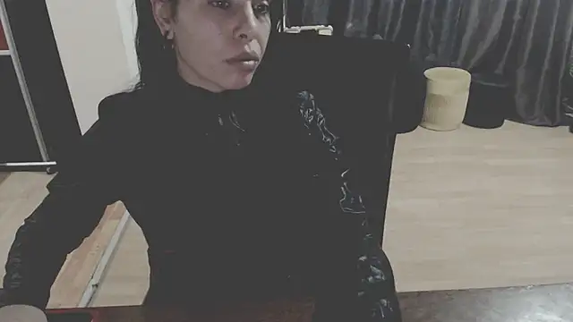 Snapshot of GoldenSasha chatting on September 28, 2:33 pm GoldenSasha online show from September 28, 2:33 pm