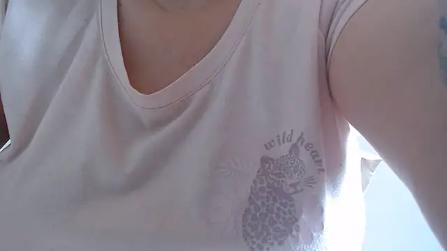 Snapshot of andreaisis2 chatting on June 25, 6:12 pm andreaisis2 online show from June 25, 6:12 pm