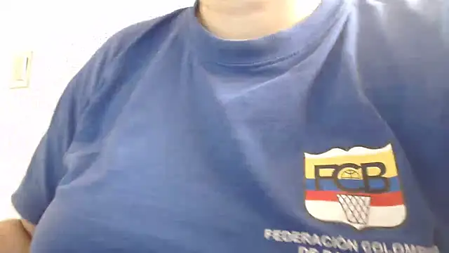 Snapshot of andreaisis2 chatting on June 26, 5:28 pm andreaisis2 online show from June 26, 5:28 pm