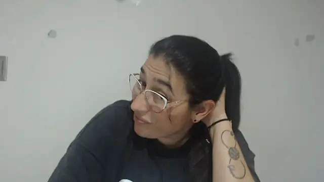 Snapshot of andreaisis2 chatting on July 1, 12:01 am andreaisis2 online show from July 1, 12:01 am