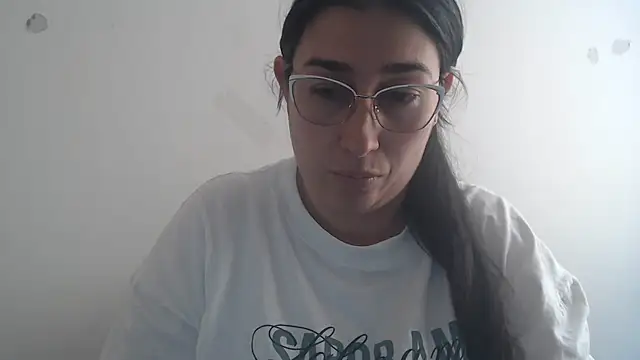 Snapshot of andreaisis2 chatting on July 1, 8:19 pm andreaisis2 online show from July 1, 8:19 pm