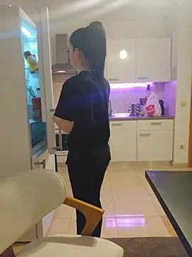 U prolazu online show from February 22, 6:50 pm