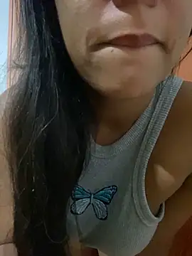 Snapshot of bea3liz chatting on March 18, 1:31 am bea3liz online show from March 18, 1:31 am