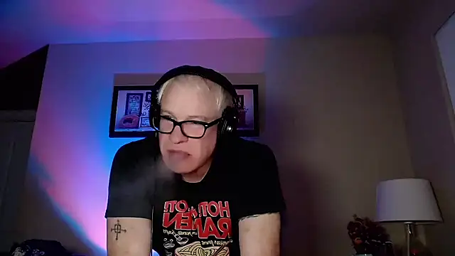 Snarfle82 online show from November 9, 10:57 am