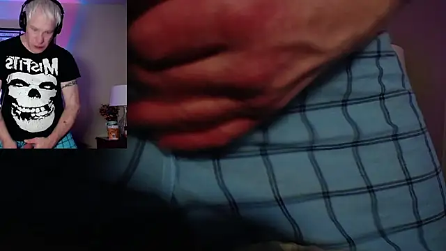 Snarfle82 online show from November 22, 9:14 pm