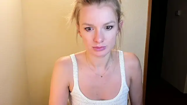 Snapshot of Annloveyou chatting on January 4, 10:24 pm Annloveyou online show from January 4, 10:24 pm