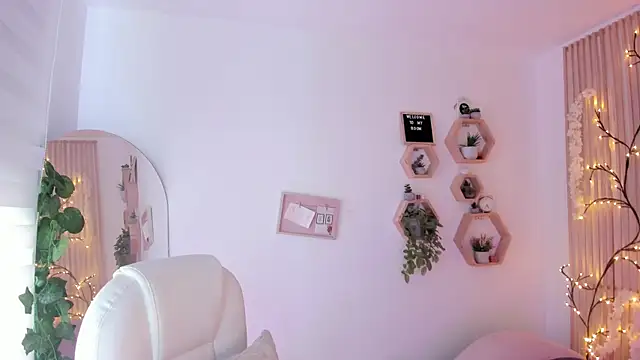 Snapshot of paulinacostello chatting on October 10, 3:55 pm paulinacostello online show from October 10, 3:55 pm