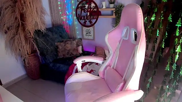 Snapshot of lena_paulxo chatting on December 20, 3:36 am lena paulxo online show from December 20, 3:36 am