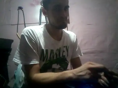 Snapshot of Wero4200 chatting on September 11, 7:19 am Wero4200 online show from September 11, 7:19 am