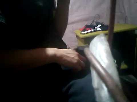 Snapshot of Wero4200 chatting on October 13, 6:35 am Wero4200 online show from October 13, 6:35 am