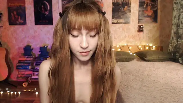 Friendly Ellie online show from December 19, 3:18 am