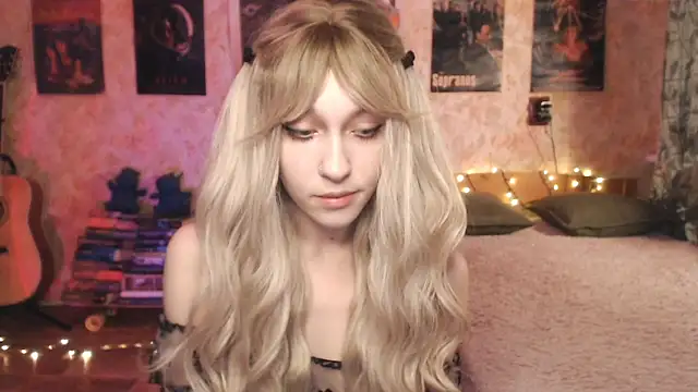 Friendly Ellie online show from January 11, 12:12 am