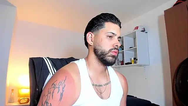 Justyn Torres online show from March 14, 9:42 pm