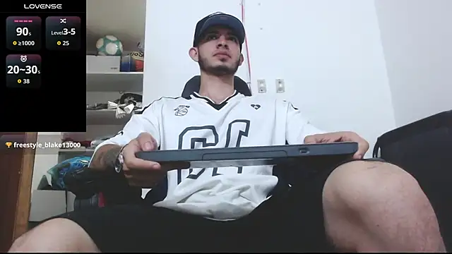 Snapshot of freestyle_blake1 chatting on October 28, 1:14 pm freestyle blake1 online show from October 28, 1:14 pm