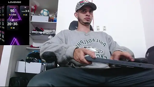 Snapshot of freestyle_blake1 chatting on November 3, 10:32 pm freestyle blake1 online show from November 3, 10:32 pm