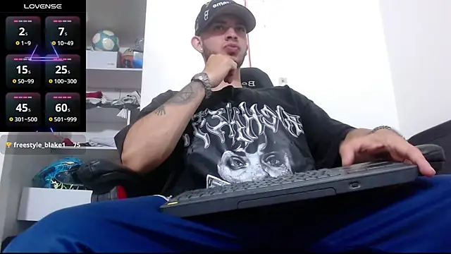 Snapshot of freestyle_blake1 chatting on November 5, 2:06 pm freestyle blake1 online show from November 5, 2:06 pm