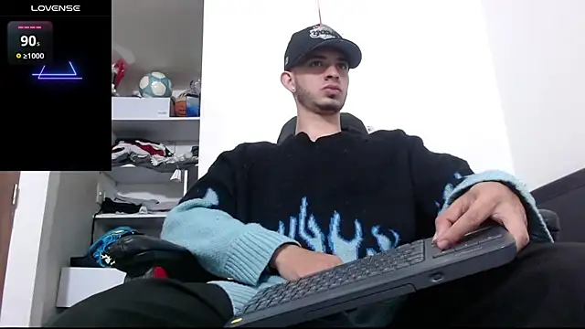 Snapshot of freestyle_blake1 chatting on November 15, 12:02 pm freestyle blake1 online show from November 15, 12:02 pm