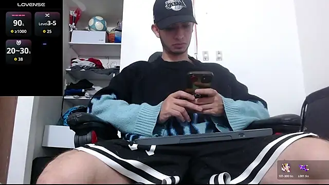 Snapshot of freestyle_blake1 chatting on November 20, 12:38 pm freestyle blake1 online show from November 20, 12:38 pm