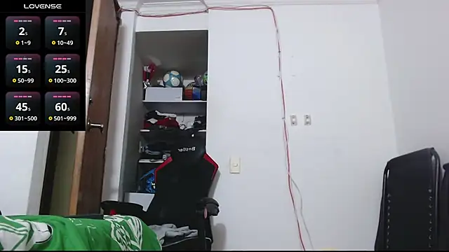 Snapshot of freestyle_blake1 chatting on November 23, 10:15 am freestyle blake1 online show from November 23, 10:15 am