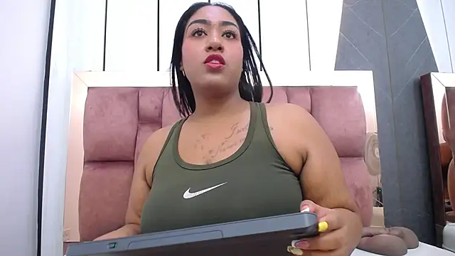 Snapshot of arianna_pearl chatting on June 20, 1:25 pm arianna pearl online show from June 20, 1:25 pm