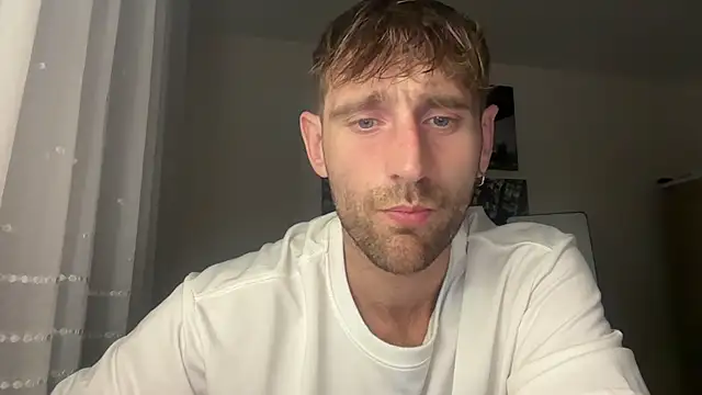 Snapshot of lukegunn chatting on February 4, 12:38 am lukegunn online show from February 4, 12:38 am