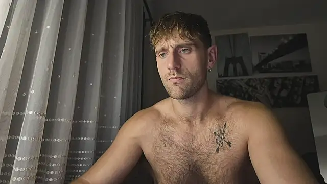 Snapshot of lukegunn chatting on February 16, 11:56 pm lukegunn online show from February 16, 11:56 pm