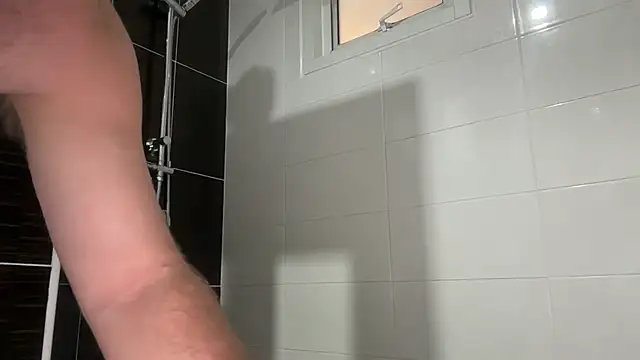 Snapshot of lukegunn chatting on March 1, 1:07 am lukegunn online show from March 1, 1:07 am