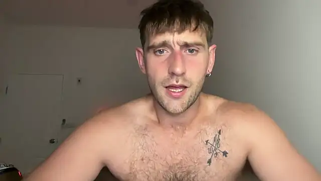 Snapshot of lukegunn chatting on May 19, 11:22 pm lukegunn online show from May 19, 11:22 pm