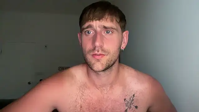 Snapshot of lukegunn chatting on May 28, 11:02 pm lukegunn online show from May 28, 11:02 pm