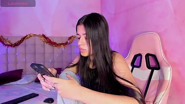 Snapshot of IvySanders1 chatting on December 30, 3:25 am IvySanders1 online show from December 30, 3:25 am